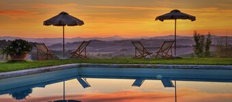 ファーム。ポデーレクニーナ25 KMサウスシエナインフロントモンタルチーノテーキングクッキングクラス