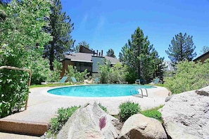 Outdoor pool - Charming 2 Bedroom + Loft Condo Special Winter Ratesl (Mammoth Lakes)
