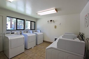 Interior - Charming 2 Bedroom + Loft Condo Special Winter Ratesl (Mammoth Lakes)