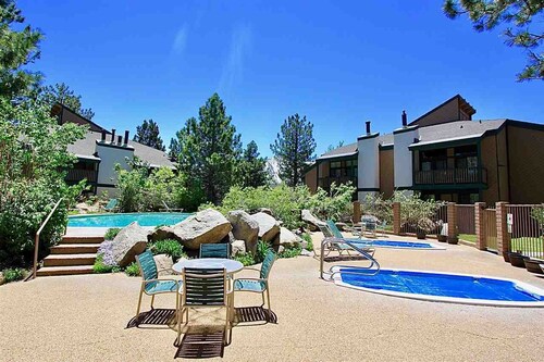 Charming 2 Bedroom + Loft Condo Special Winter Ratesl