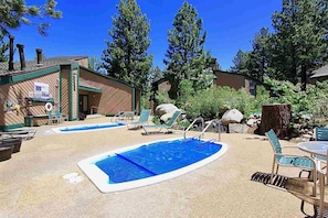 Outdoor pool - Charming 2 Bedroom + Loft Condo Special Winter Ratesl (Mammoth Lakes)