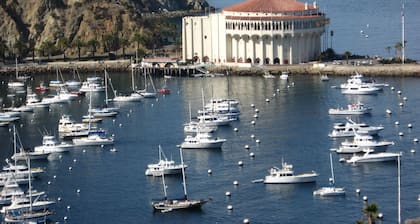 Condo w/ mountain & partial ocean view - upper balcony