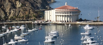 Condo w/ mountain & partial ocean view - upper balcony