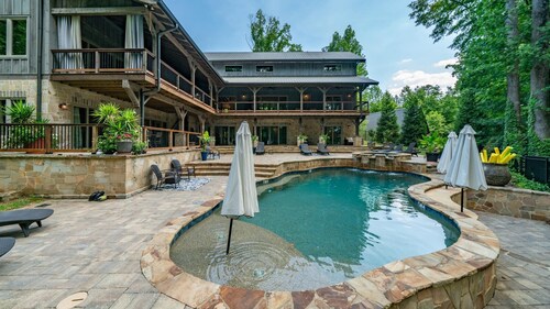 North Georgia Boat Club "Timber Estate" Executive Retreat & Family Vacation Spot