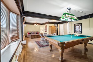 Games room - 4 Houses From the Beach!! (Atlantic City)