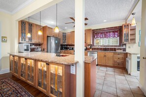 Fridge, microwave, oven, stovetop - 4 Houses From the Beach!! (Atlantic City)