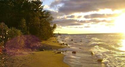 Majestueuse maison de plage de 5 chambres sur le lac Supérieur, à 3 miles de Calumet.