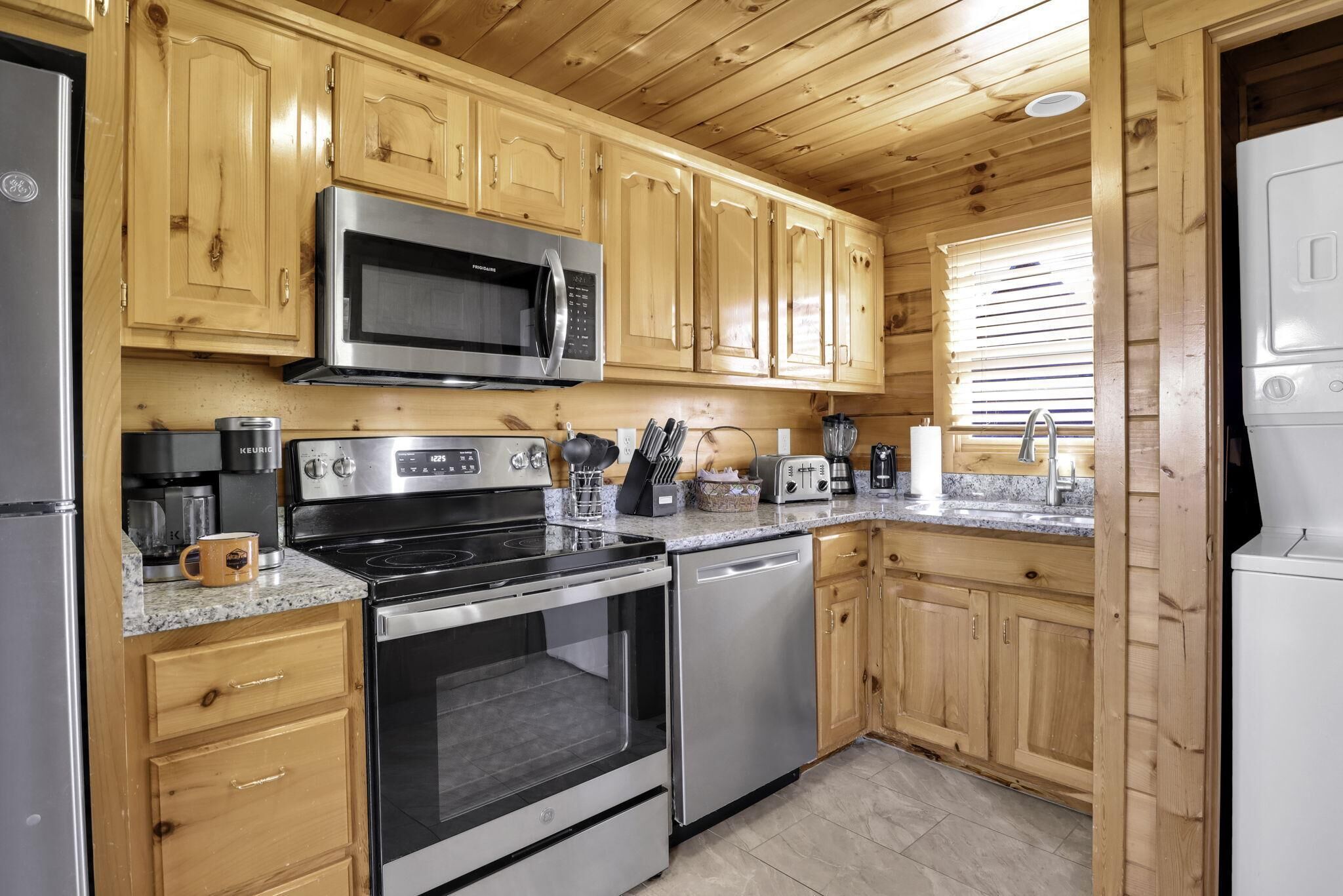 Tree Top Haven - Overlooks City Lights & Dollywood| Brand New Hot Tub!