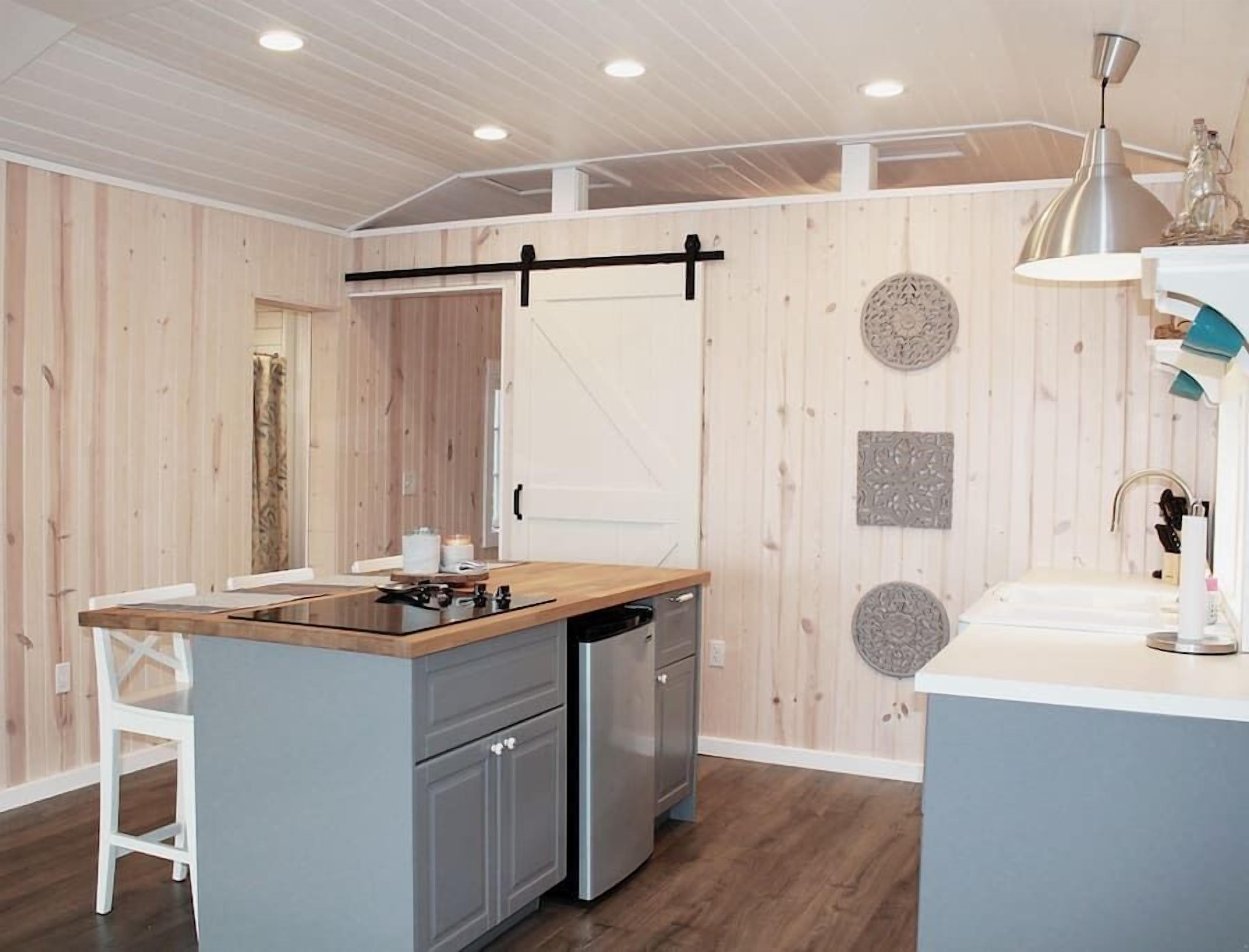 Cabin No. 7 @ The Old Swiss Village - Lake Front!