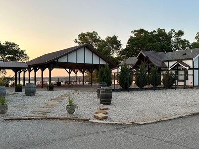 Cabin No. 7 @ The Old Swiss Village - Lake Front!