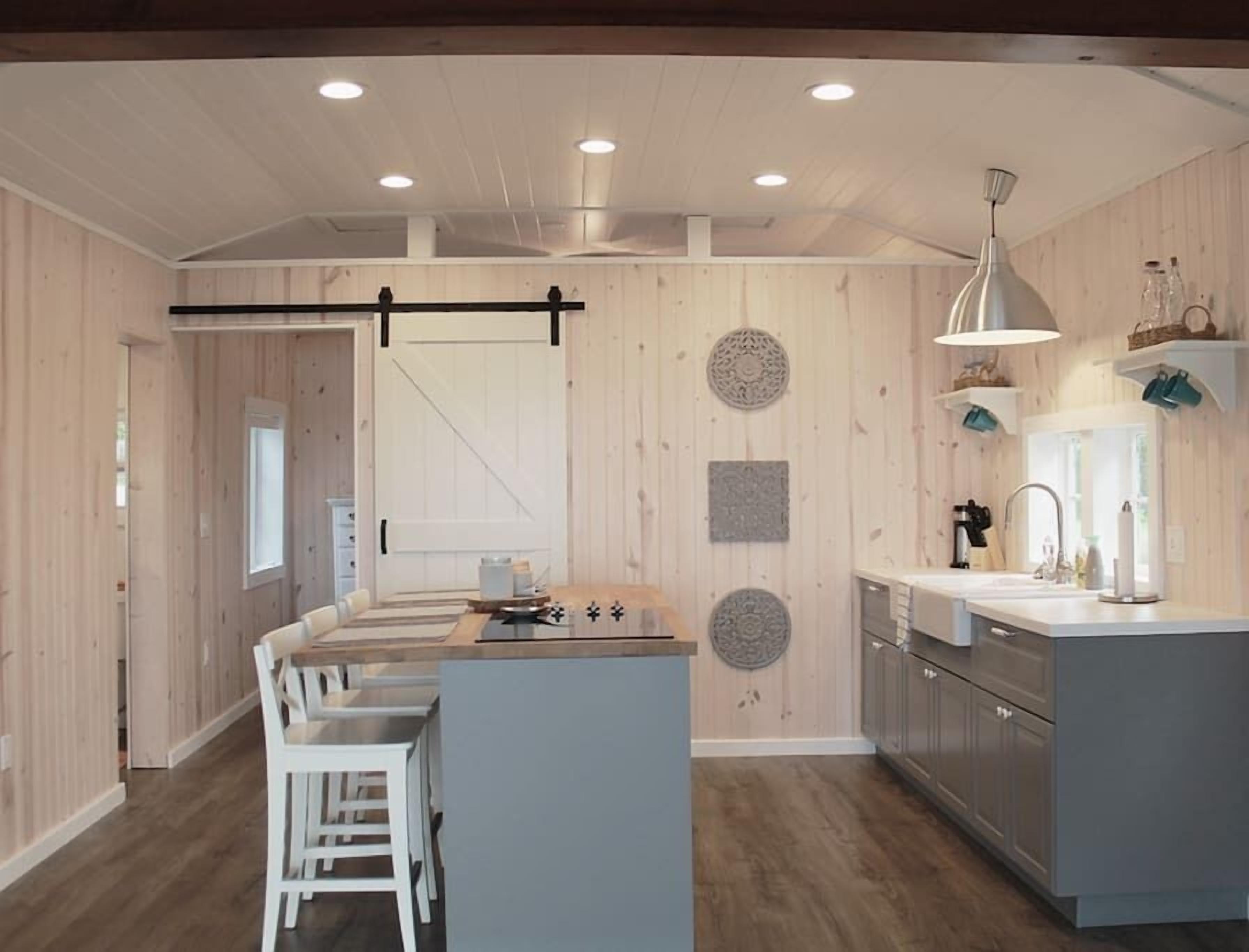 Cabin No. 7 @ The Old Swiss Village - Lake Front!