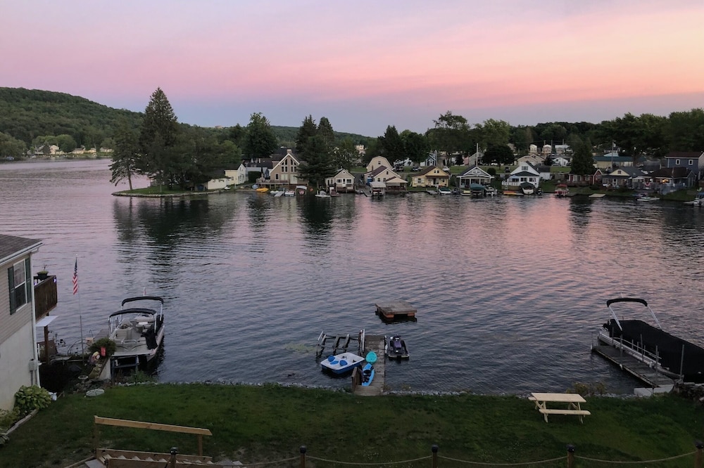 Year round, spacious, family friendly cottage with the best views on the lake!