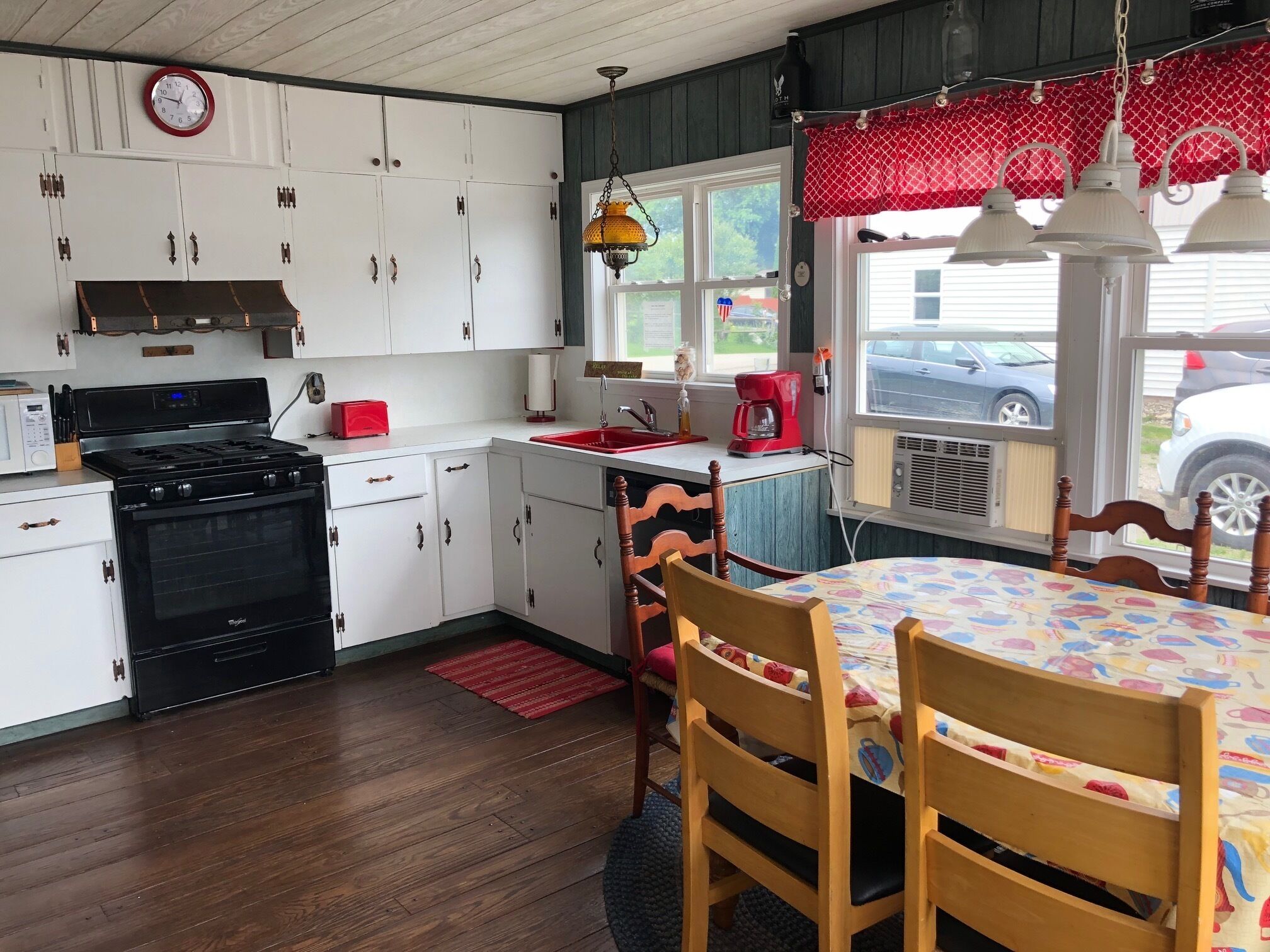 Year round, spacious, family friendly cottage with the best views on the lake!