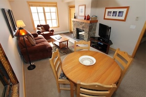 Smart TV, fireplace, streaming services - Gorgeous 1 Bedroom 1 Bath Condo in Center Village, Copper Mountain (Frisco)
