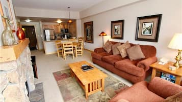 Smart TV, chimenea, servicios de streaming