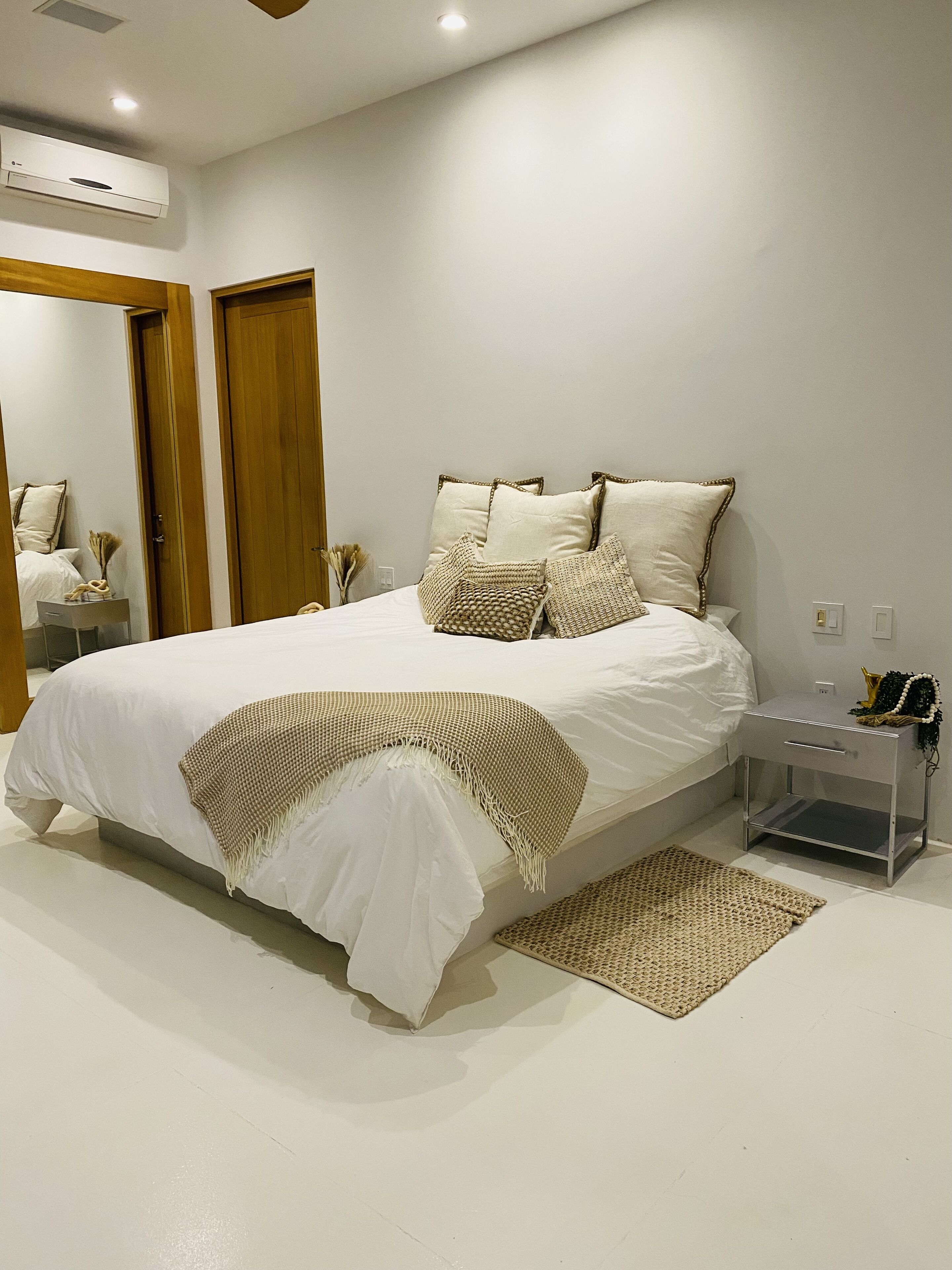 Beach Front 8,500 Sq Ft Villa, Infinity Pool, Pristine Swimming