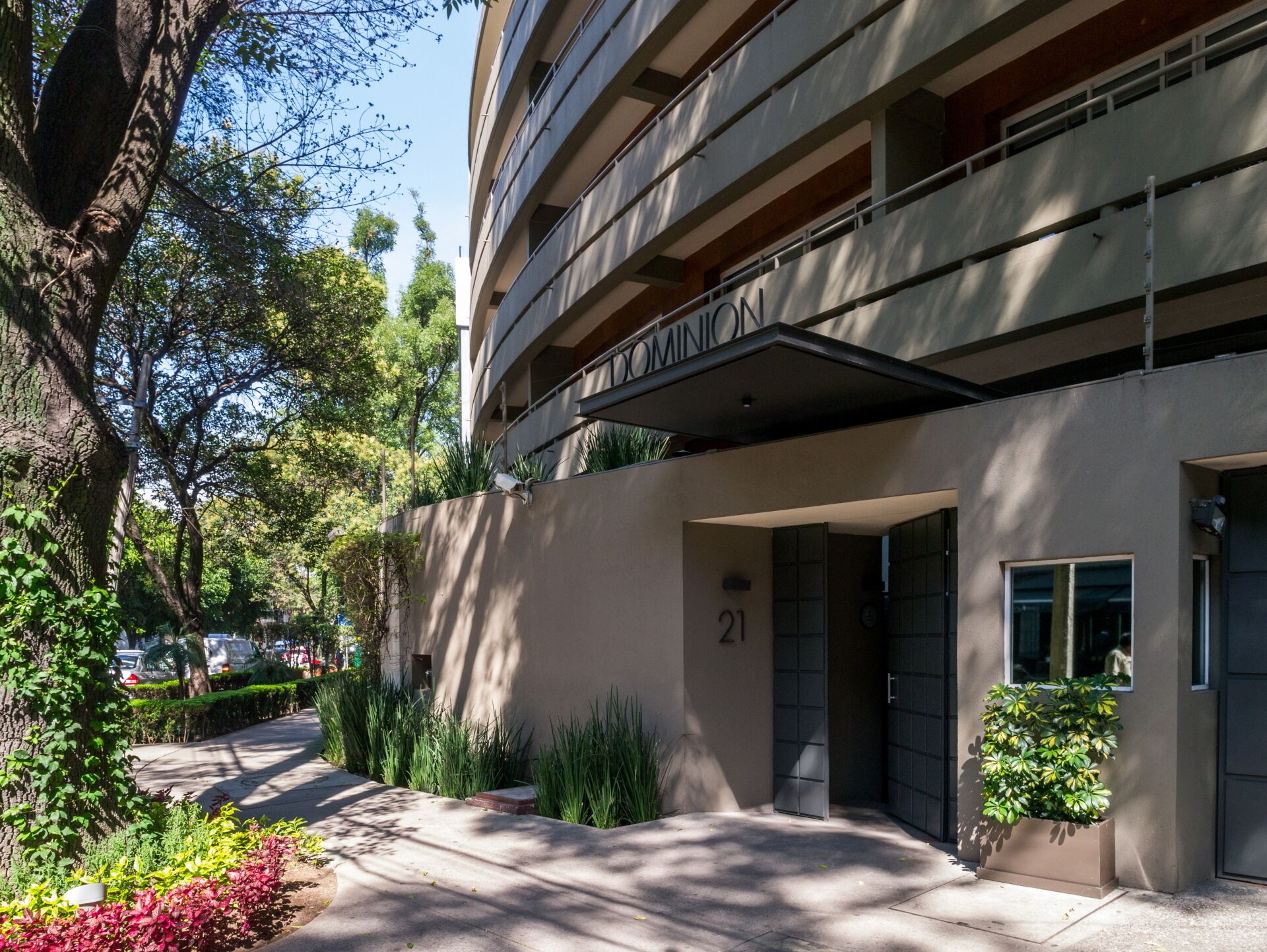 Exclusive 2 Bedroom Suite - Fully Equipped With Complimentary Breakfast