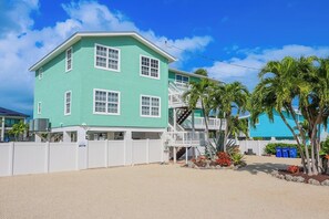 Exterior - Sun of a Beach  Waterfront 7BR Home with Pool, Spa & Dock Minutes from Sombrero Beach (Marathon)