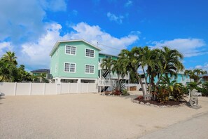 Exterior - Sun of a Beach  Waterfront 7BR Home with Pool, Spa & Dock Minutes from Sombrero Beach (Marathon)