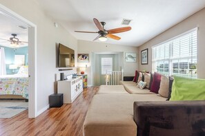 7 bedrooms, desk, free WiFi, bed sheets - Sun of a Beach  Waterfront 7BR Home with Pool, Spa & Dock Minutes from Sombrero Beach (Marathon)