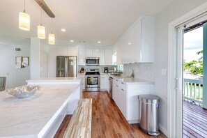 Fridge, microwave, oven, stovetop - Sun of a Beach  Waterfront 7BR Home with Pool, Spa & Dock Minutes from Sombrero Beach (Marathon)