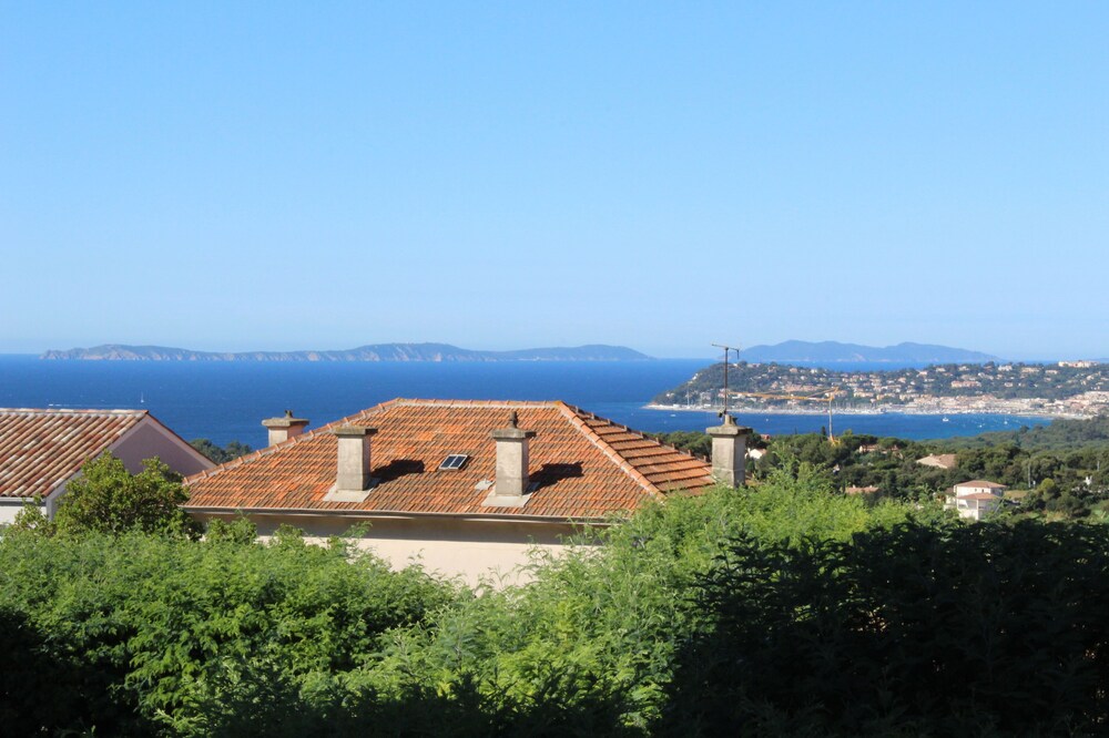 Charming Apt On Cote D'azur With Sea Views, Walking Distance To Beach And Shops