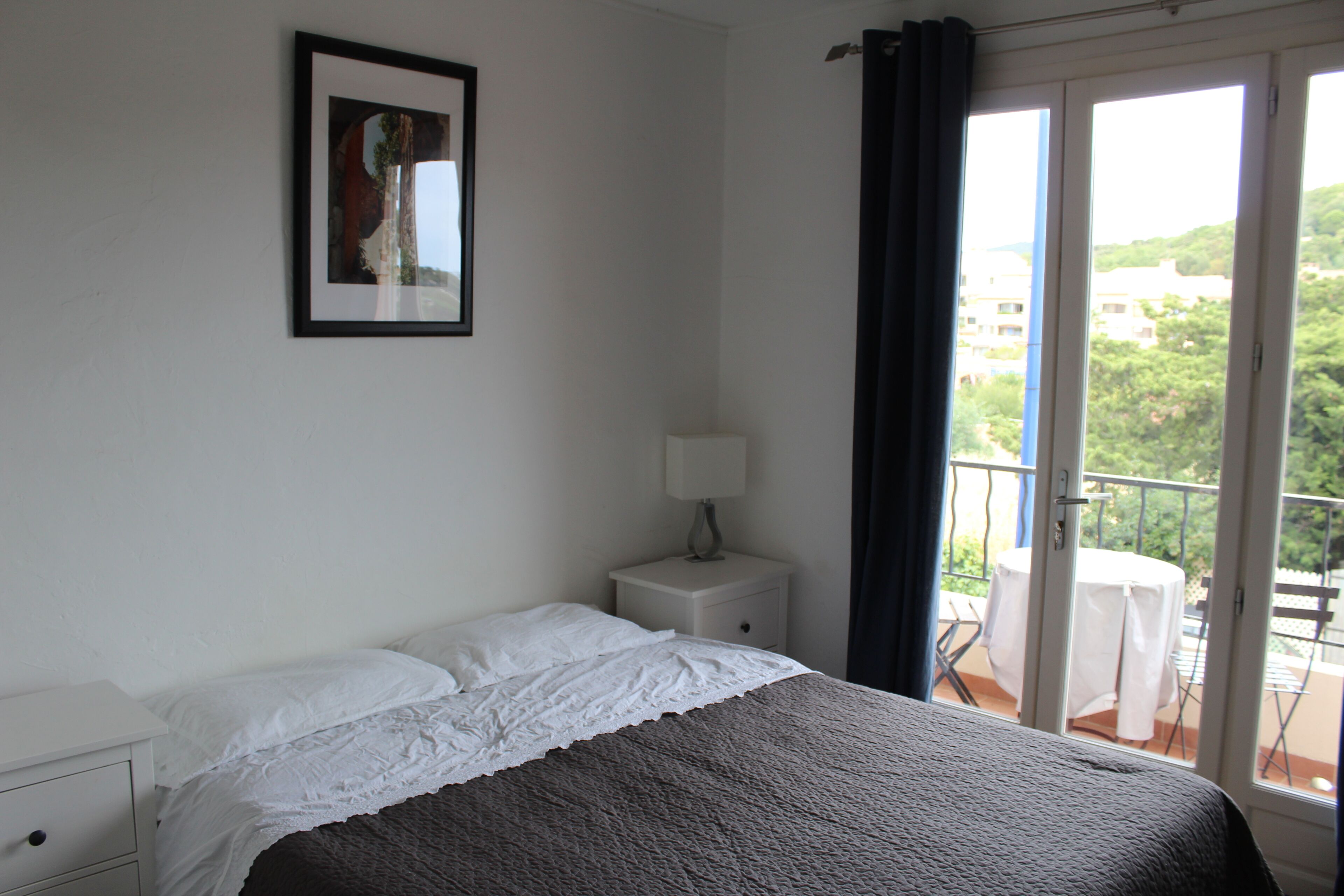 Charming Apt On Cote D'azur With Sea Views, Walking Distance To Beach And Shops 