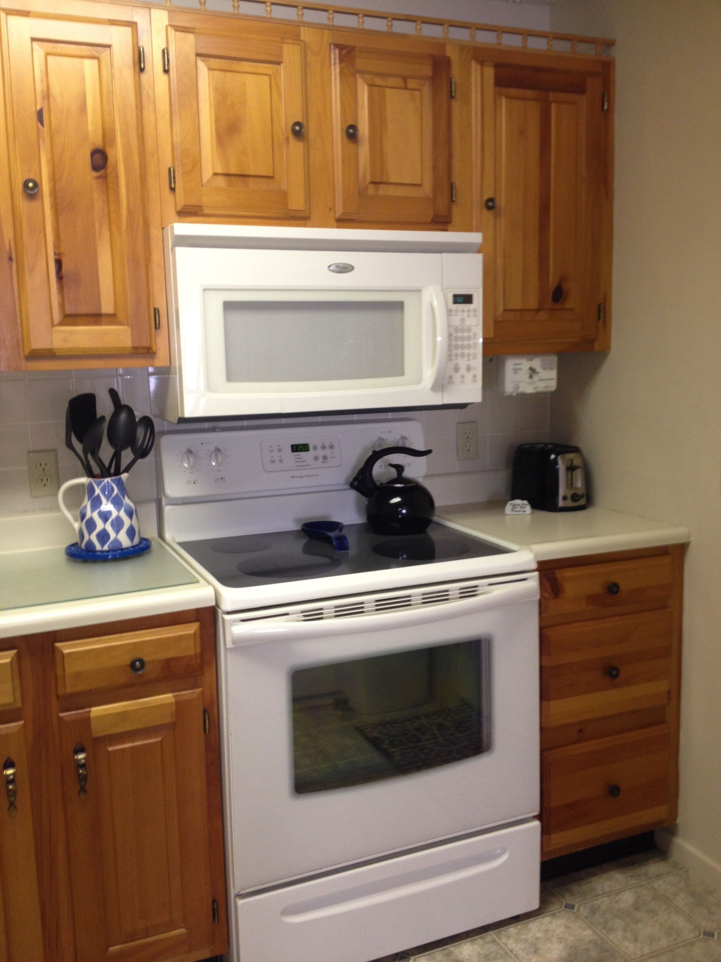 Seasons at Attitash Townhouse, 1 mile to Attitash ski lifts, close to Storyland!