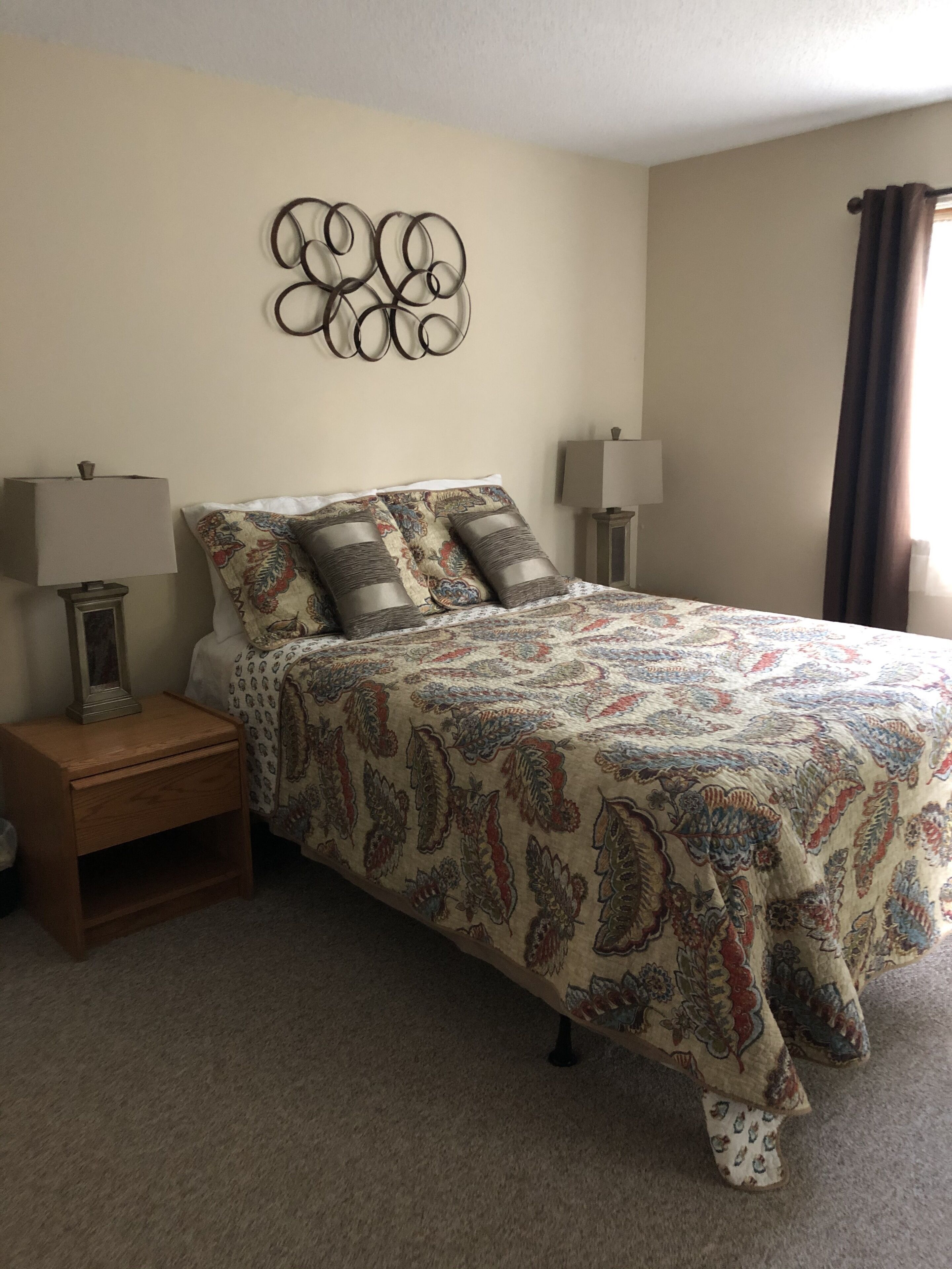 Seasons at Attitash Townhouse, 1 mile to Attitash ski lifts, close to Storyland!