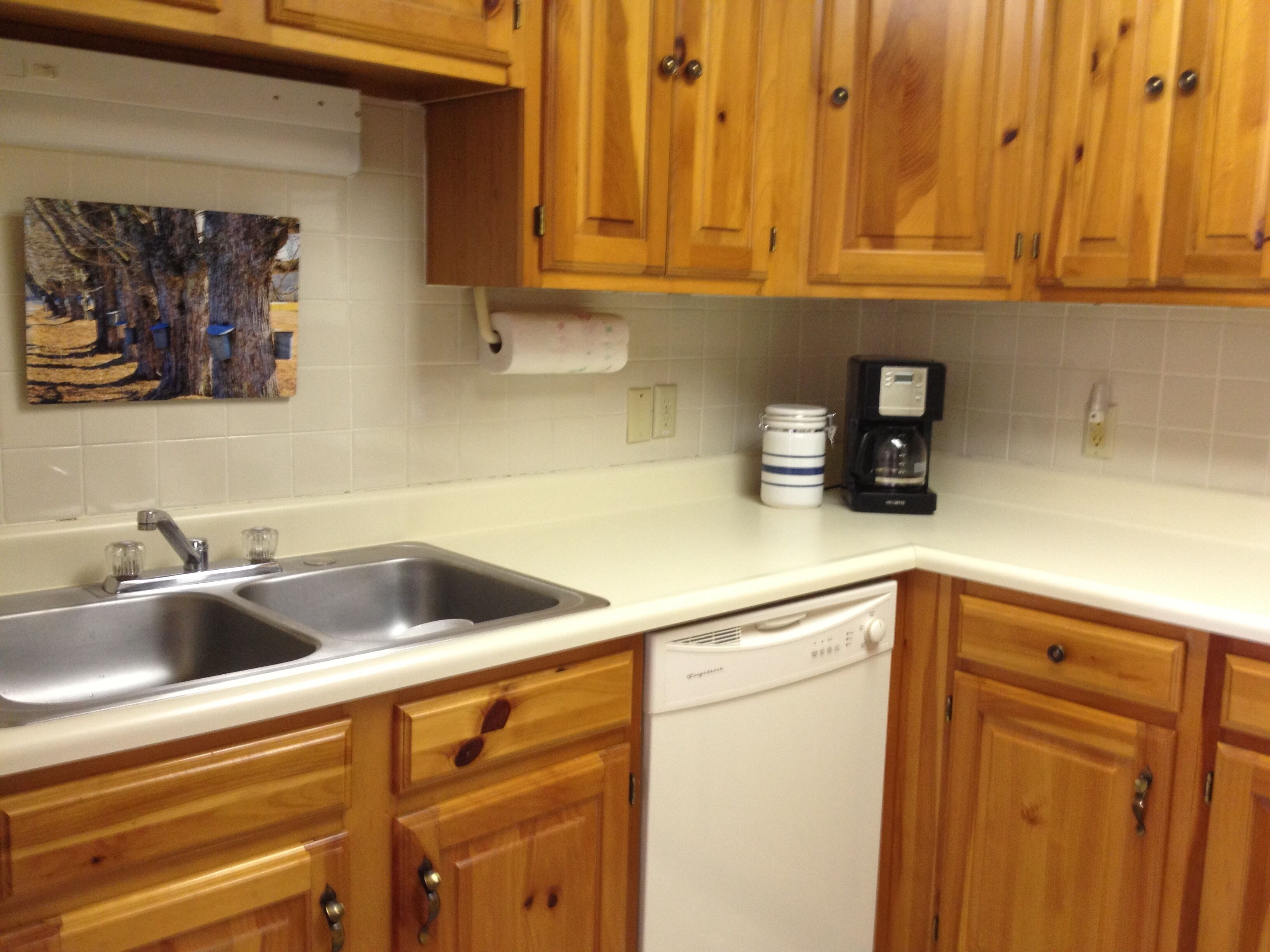 Seasons at Attitash Townhouse, 1 mile to Attitash ski lifts, close to Storyland!