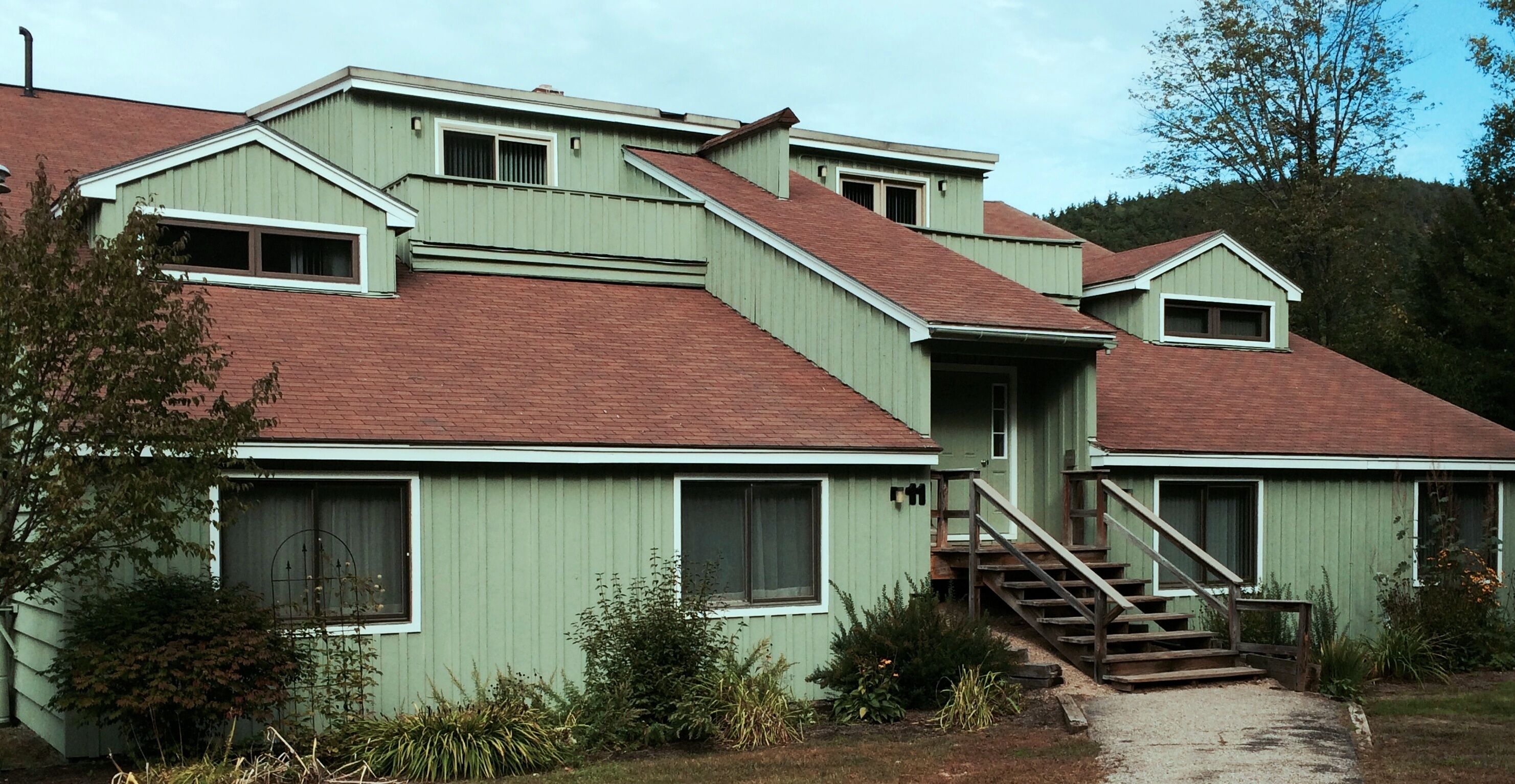 Seasons at Attitash Townhouse, 1 mile to Attitash ski lifts, close to Storyland!