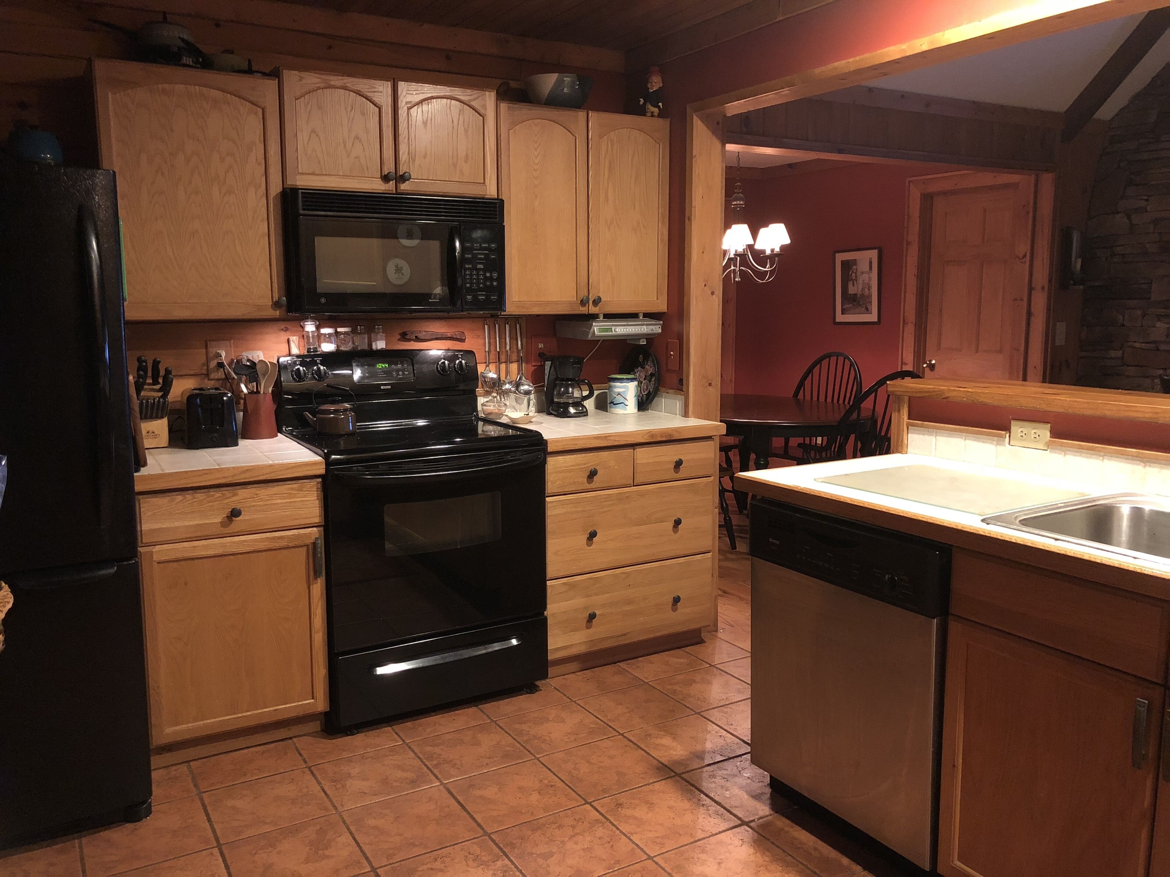 River front log home 3 miles from Tryon Equestrian Center, gated community