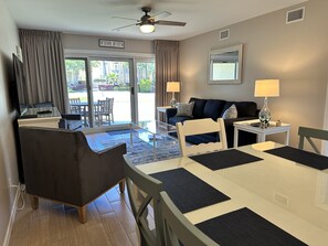 Interior - Convenient GROUND FLOOR...2 Bedroom/2 Bathroom. Beach Service for 4 Included! (Destin)