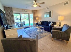 Smart TV, DVD player - Apr-May savings available! GROUND FLOOR 2 Bedroom-2 Bathroom. Beach Svc Incld! (Destin)