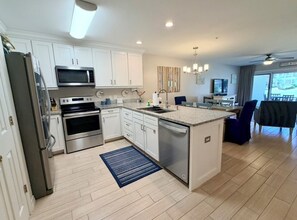 Fridge, microwave, oven, stovetop - Apr-May savings available! GROUND FLOOR 2 Bedroom-2 Bathroom. Beach Svc Incld! (Destin)