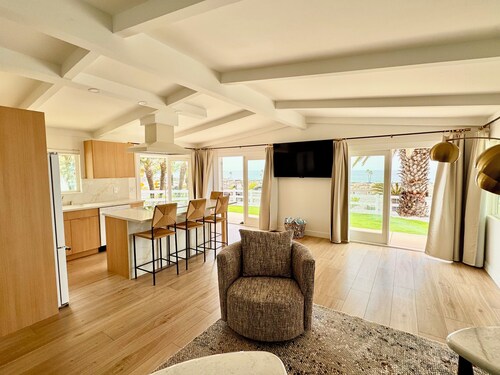Best Spot in Carlsbad! Private Yard, Ocean View, Walk to beach. 
