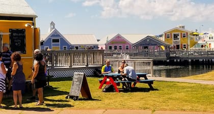 Picturesque oceanfront / beachfront estate, PEI tourism license # 2101170