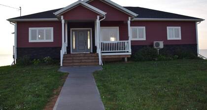 Picturesque oceanfront / beachfront estate, PEI tourism license # 2101170