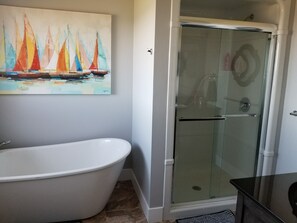 Combined shower/tub, eco-friendly toiletries, hair dryer, towels