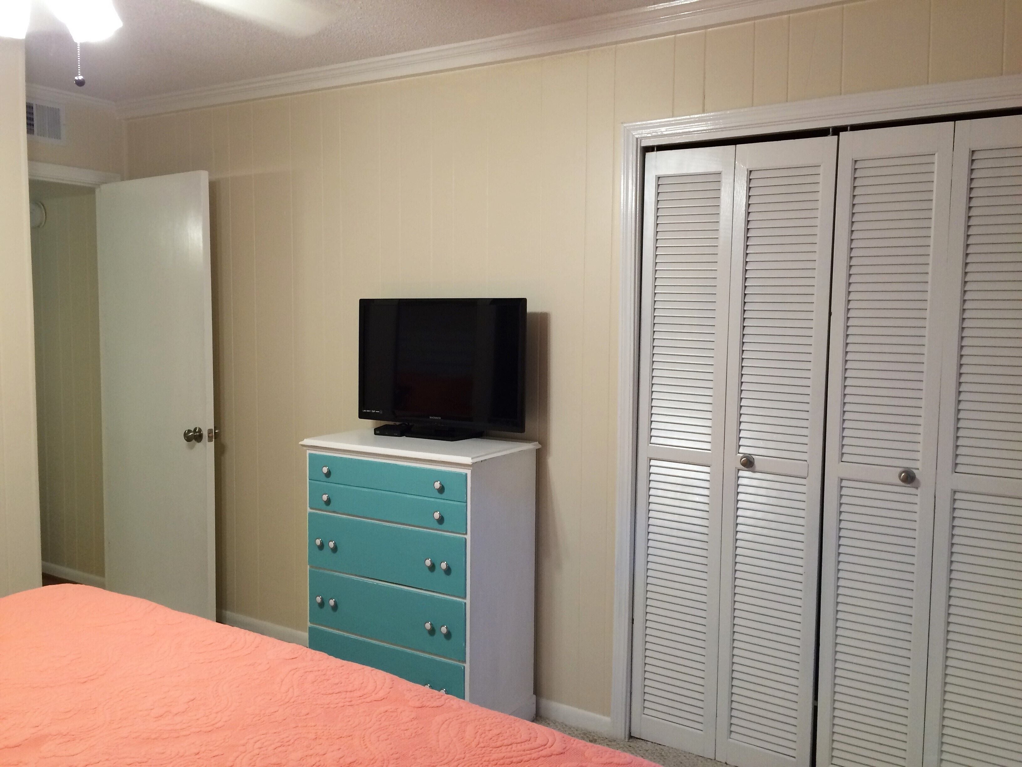 Condo on Wide, Quiet, Family-Friendly Beach