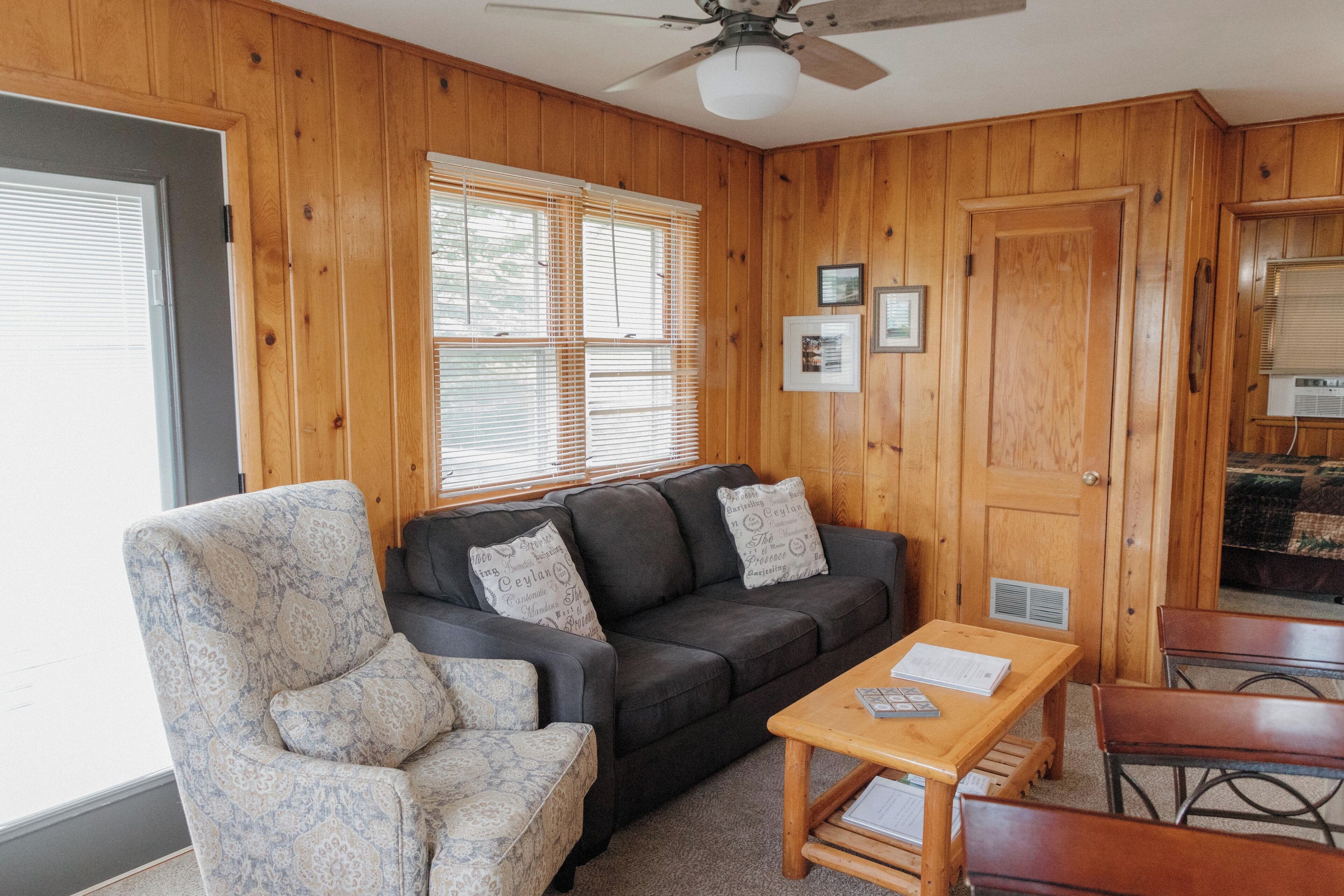 Stay in Hill City! Centrally located to attractions. Sleeps 5. One garage stall.