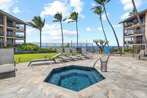 Pool - 🌴Lovely garden unit with partial ocean view from the lanai. Well equipped🌴 (Kailua-Kona)