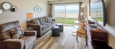 Televisie, een open haard en een kantoor