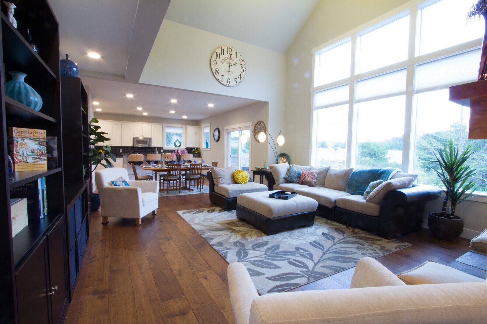 Stunning 4 bed 3 Bath New Home walkable 3/4 mile to Beach & 1/2 mile to Town!