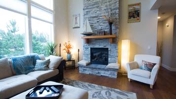 Smart TV, chimenea, videojuegos y reproductor de DVD