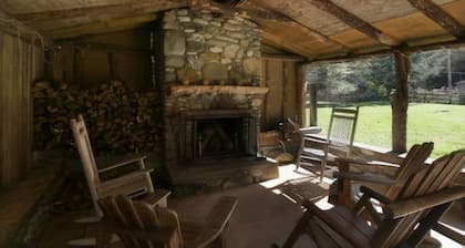 Waterstone Cottage - Escape to the Mountains!