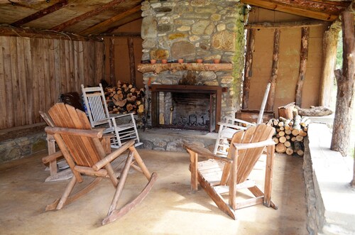 Waterstone Cottage - Escape to the Mountains!