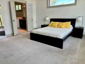 3 bedrooms, iron/ironing board, travel crib, free WiFi