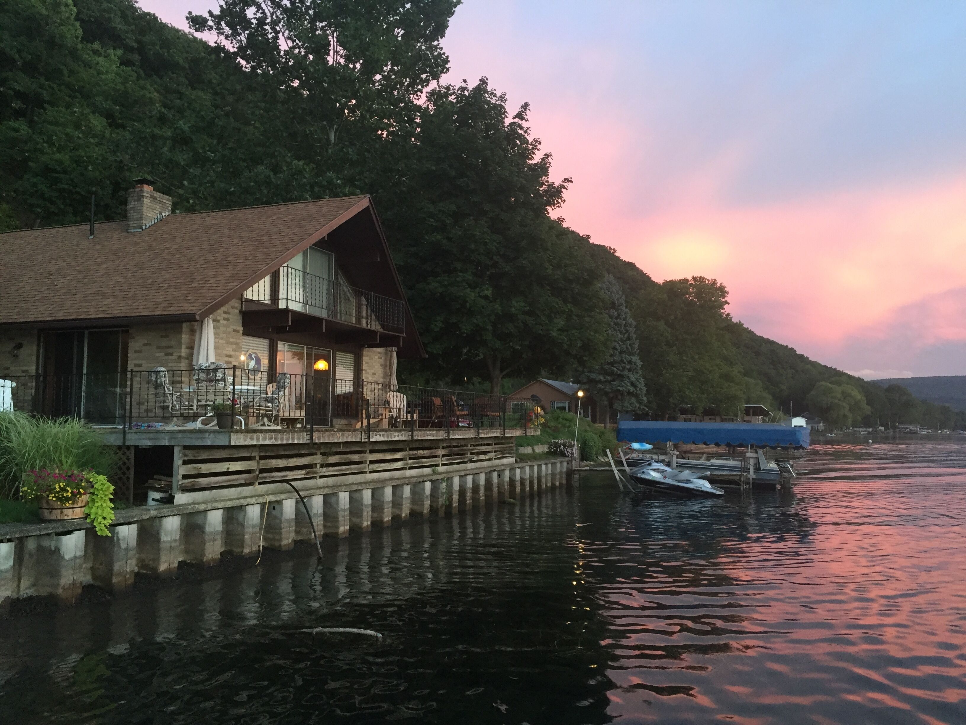 Enjoy This Quiet, Relaxing Lakefront Location!!