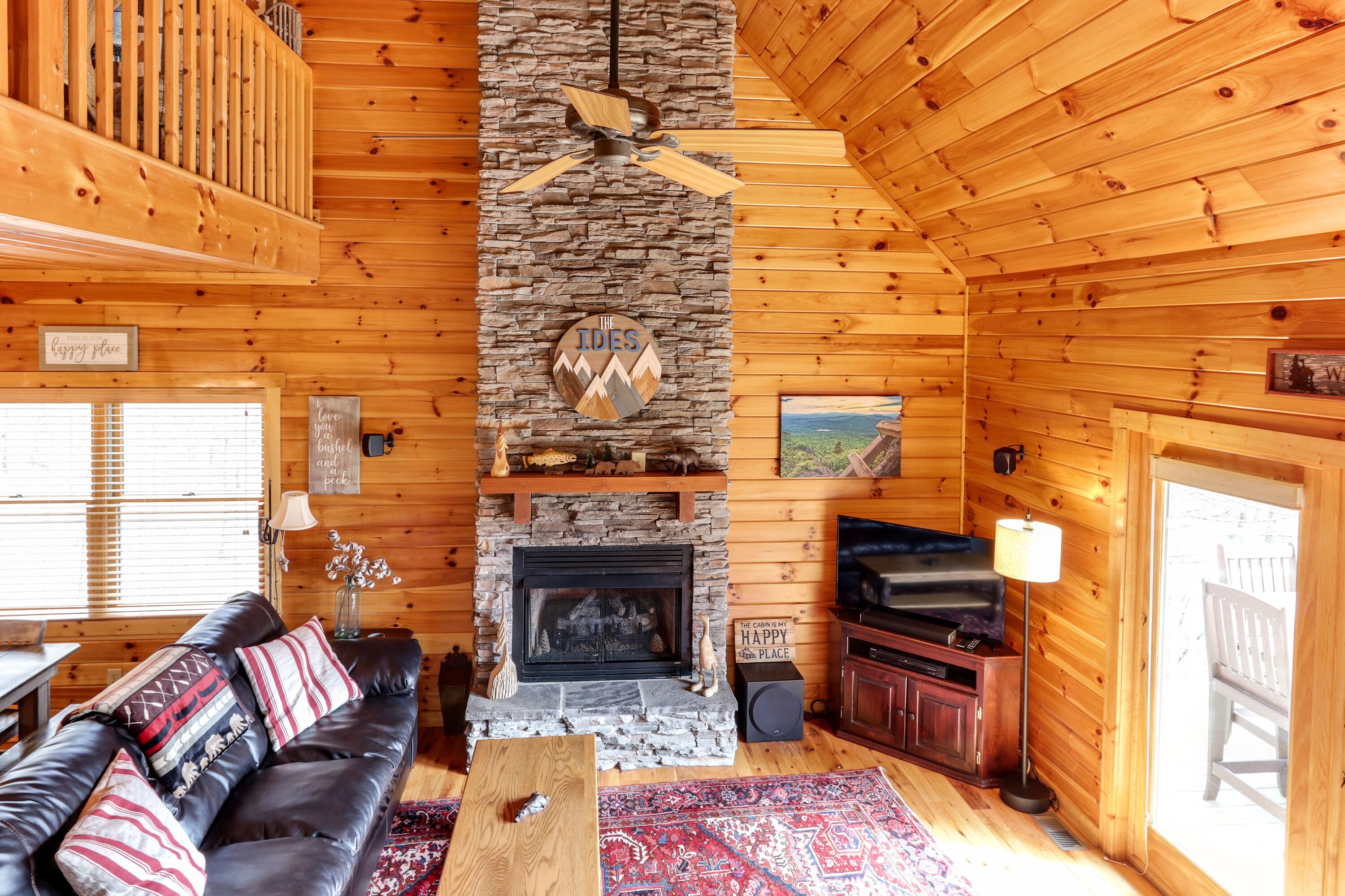 Caravan Cabin - 5 SECLUDED ACRES - Beautiful Views